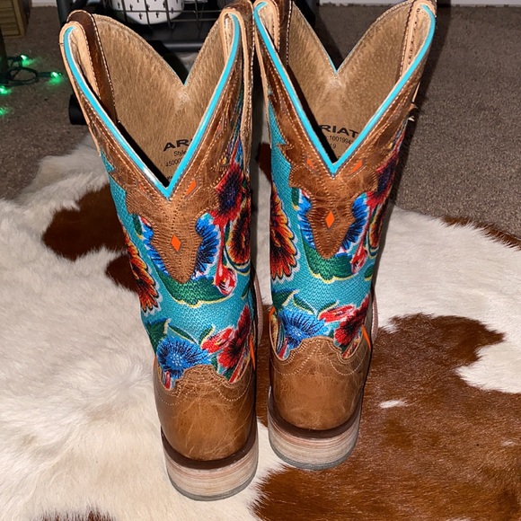 Ariat floral square toe boots - Picture 2 of 8